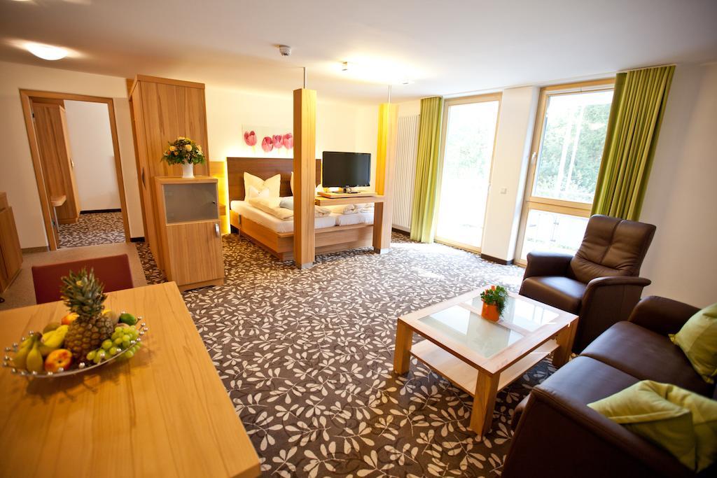 Hotel Und Appartementhof Waldeck Bad Fussing Room photo
