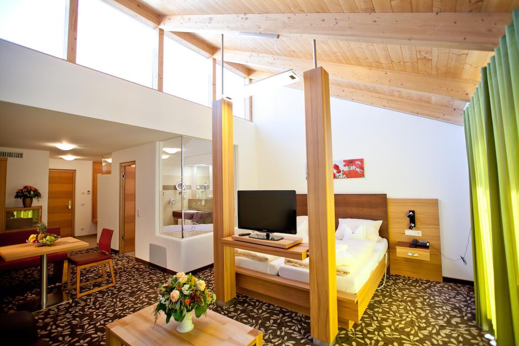 Hotel Und Appartementhof Waldeck Bad Fussing Exterior photo