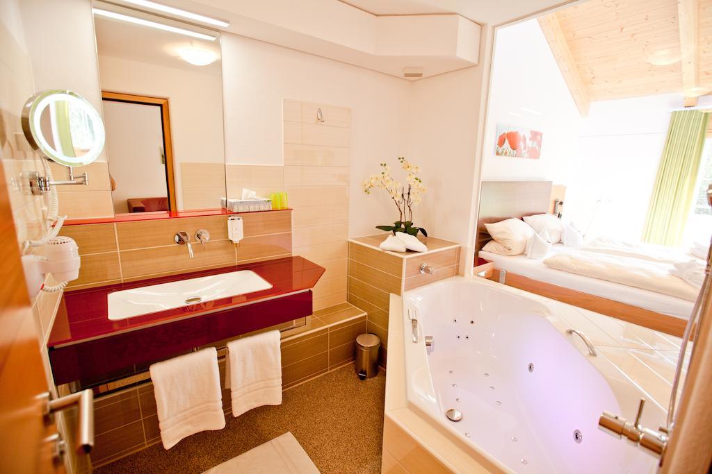 Hotel Und Appartementhof Waldeck Bad Fussing Room photo