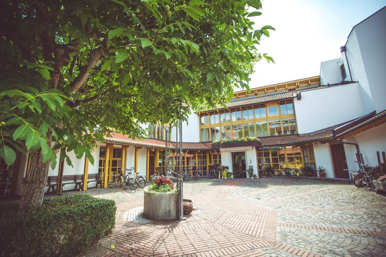 Hotel Und Appartementhof Waldeck Bad Fussing Exterior photo